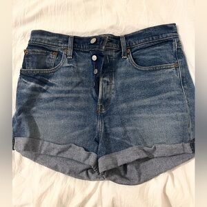 Levi Women’s wedgie shorts